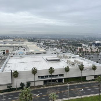 Marriott Hotels Resorts Suites - the view of the airport from the roof of the hotel - Hotels Near Me - Los Angeles, California