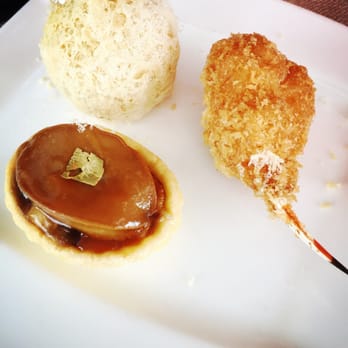 大堂酒廊 - First layer counter clockwise - abalone tart, fried crab claw, and I believe fried lobster ball on the back - Lounges Near Me - Hong Kong, HK