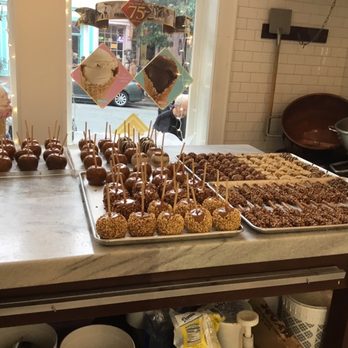 Kilwins Ice Cream - Chocolate - Fudge - Caramel apples on sticks - Desserts Near Me - Alexandria, Virginia