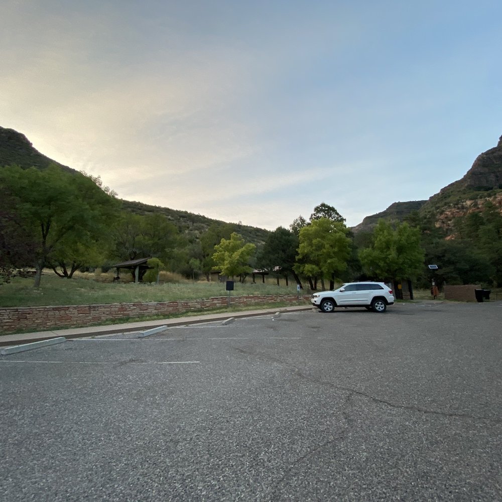 Encinoso Picnic Site - Picnic area, parking lot, and tables - Hiking Near Me - Sedona, Arizona Encinoso Picnic Site - Picnic area, parking lot, and tables - Hiking Near Me - Sedona, Arizona