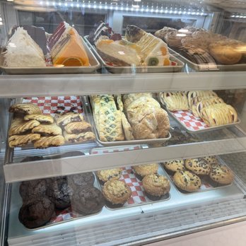 The Bubble Room - Pastry case - Desserts Near Me - Captiva, Florida The Bubble Room - Pastry case - Desserts Near Me - Captiva, Florida