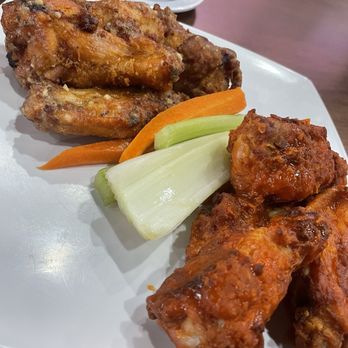 The Bone Yard Bar & Grill - Garlic parm wings and buffalo wings appetizer - Barbeque Near Me - Big Bear Lake, California