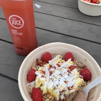 Raw Jūce - Park Place - Go-go Goji bowl and Berry Peary Chia juice - Juice Bars & Smoothies Near Me - Boca Raton, Florida