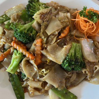 Lum Thai - Pad See Ew - Thai Near Me - Gaithersburg, Maryland