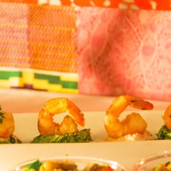 Pan Africa Restaurant - Garnelen auf hausgemachtem Spinatpesto
