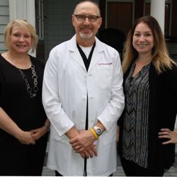 Carl E. Sattelberg DDS - Kris, Dr. Sattelberg and Kayla