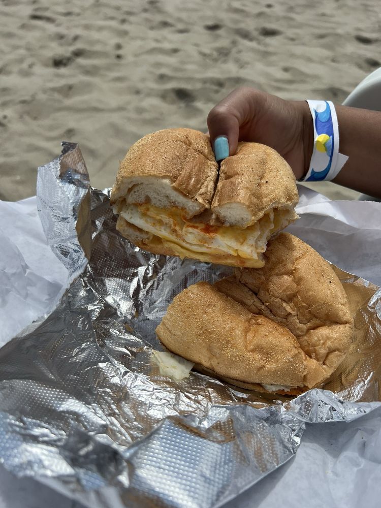 Bing's Beach House Deli Logo
