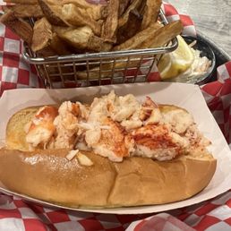 Point lobster roll