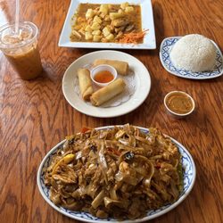 Chaiyo Thai & Sushi Bar - Vegetable Eggrolls, Drunken Noodles & Tangerine Chicken