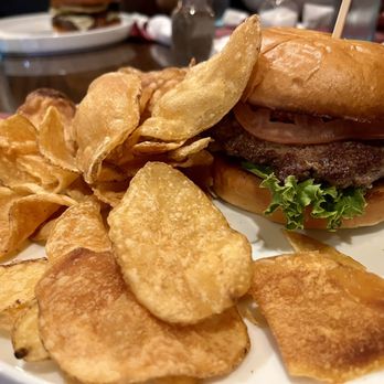 Village Tavern - Ben's Burger - American Near Me - Salem, Massachusetts