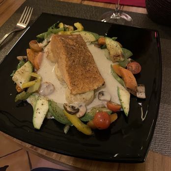 Peter's Restaurante - Salmon dish - Modern European Near Me - Cancún, ROO Peter's Restaurante - Salmon dish - Modern European Near Me - Cancún, ROO