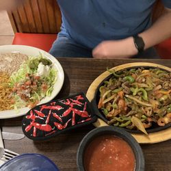 Pupuseria La Unica Y Restaurant Mexican - Fajitas