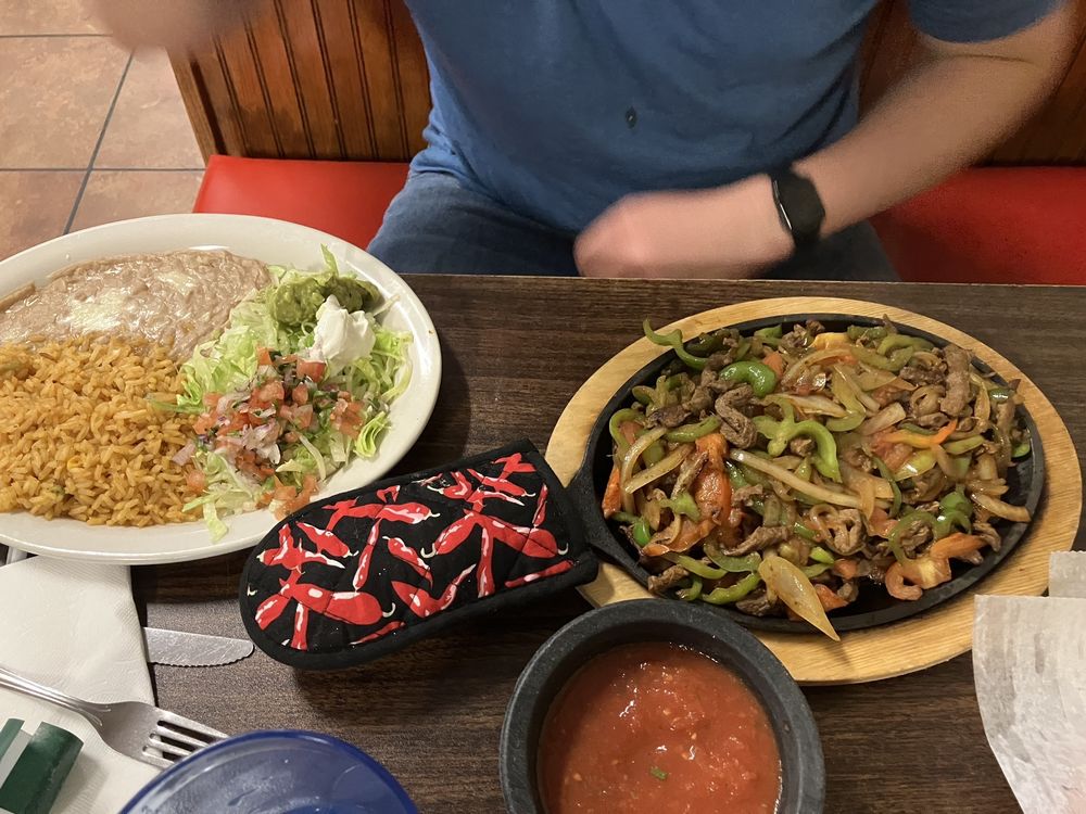 Pupuseria La Unica Y Restaurant Mexican