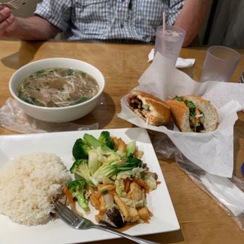 Viet Noodles Xpress - Tofu vegetable stir fry, barbecue chic Vietnamese sandwich and beef pho, all fresh and flavorful - Vietnamese Near Me - Modesto, California Viet Noodles Xpress - Tofu vegetable stir fry, barbecue chic Vietnamese sandwich and beef pho, all fresh and flavorful - Vietnamese Near Me - Modesto, California