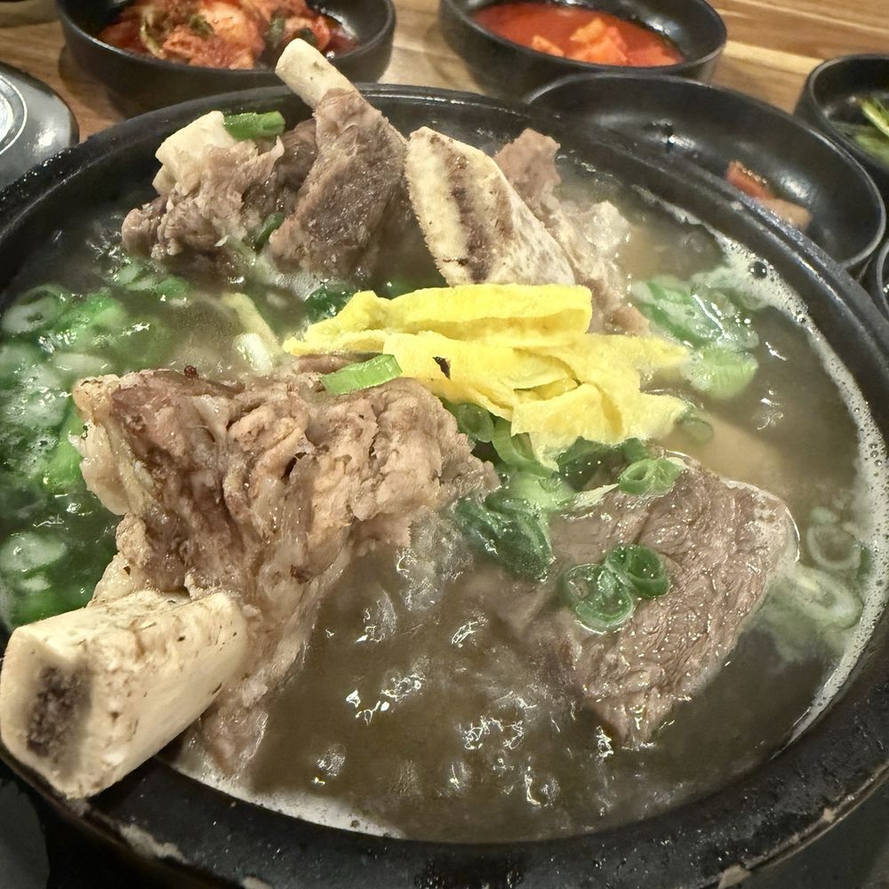 S7. Spicy Beef Flank Soup[Yukgaejang] 육개장