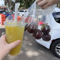 Haleiwa Fruit Shack - Pineapple cane drink (eh) mangosteen!!!!!