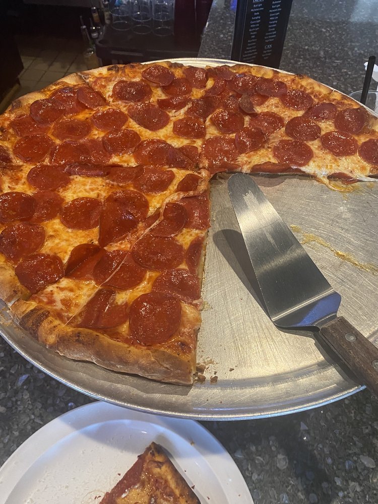 Cav's Kitchen & Cocktails Logo