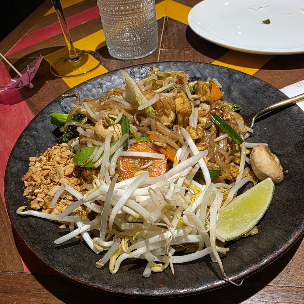 Pii Nong - Street style Pad Thai - Thai Near Me - Toronto, Ontario Pii Nong - Street style Pad Thai - Thai Near Me - Toronto, Ontario