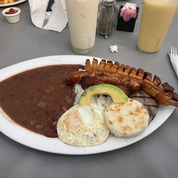 La Cacerola Colombian Restaurant - Bandeja paisa - Breakfast & Brunch Near Me - Richardson, Texas