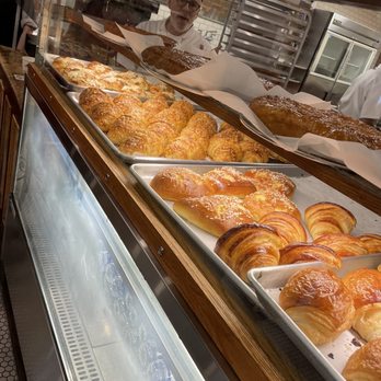Au Kouing-Amann - Pastry Selections - Bakeries Near Me - Montreal, Quebec