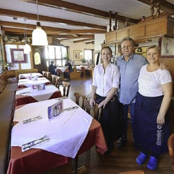 Olympia - Familie Nikakis aus Griechenland in ihrem neuen Lokal