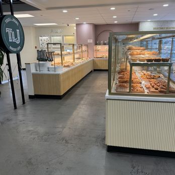 Tous les Jours - Bakeries Near Me - Honolulu, Hawaii Tous les Jours - Bakeries Near Me - Honolulu, Hawaii