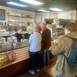 Ella's Dela Delicatessen - Lunchtime!