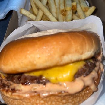 In-N-Out Burger - Fast Food Near Me - Glendora, California