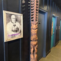 Pounders Hawaiian Grill - Niceville - Totem pole