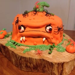 Nat & Lilly's Custom Cakes - Halloween cake