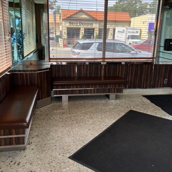Valbrook Diner - Seating area. - Diners Near Me - Valley Stream, New York