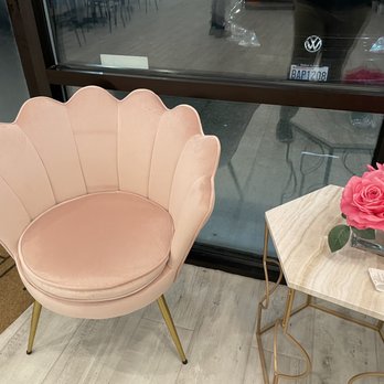 Ding Tea - Cute seating area! - Bubble Tea Near Me - Vancouver, Washington