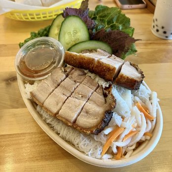 Viet Citron - Banh Hoi Bowl w/ Crispy Pork Belly - Vietnamese Near Me - Burlington, Massachusetts Viet Citron - Banh Hoi Bowl w/ Crispy Pork Belly - Vietnamese Near Me - Burlington, Massachusetts