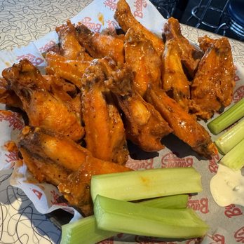 Bubba's 33 - Buffalo Bubba's Famous Traditional Wings - American Near Me - Peoria, Arizona