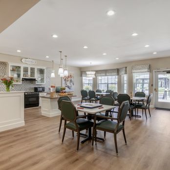 Dale Commons - Community dining area - Retirement Homes Near Me - Modesto, California