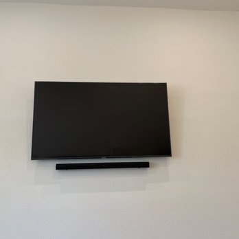 Bay Area Wall Mounts - Tv mounted with sound bar - wires all hidden in the wall - Home Theatre Installation Near Me Bay Area Wall Mounts - Tv mounted with sound bar - wires all hidden in the wall - Home Theatre Installation Near Me