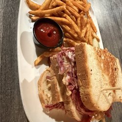 Bestside Bar & Grill - The junkyard