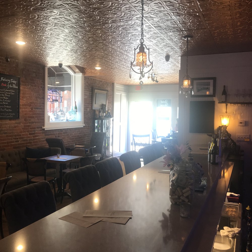Beautiful and large bar area! Beautiful and large bar area!