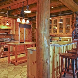 Tunnel Creek Lodge - The gourmet kitchen includes all modern amenities among the pine cabinets and granite features.