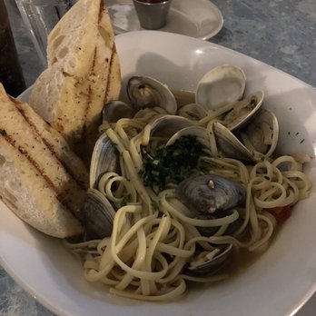 Coconuts - Linguini & clams with garlic bread - Seafood Near Me - Fort Lauderdale, Florida Coconuts - Linguini & clams with garlic bread - Seafood Near Me - Fort Lauderdale, Florida