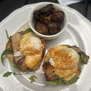 Rustic Root - braised pork belly benedict - Cocktail Bars Near Me - San Diego, California