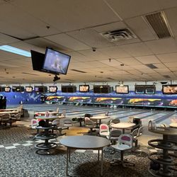 Revs Bowling & Entertainment Centre - Bowling alley