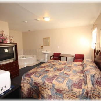 Lotus Motel - Jacuzzi Suite Room - Hotels Near Me - Cobourg, Ontario Lotus Motel - Jacuzzi Suite Room - Hotels Near Me - Cobourg, Ontario