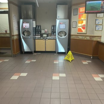 Wendy's - a dirty floor in a fast food restaurant - Fast Food Near Me - Hooksett, New Hampshire