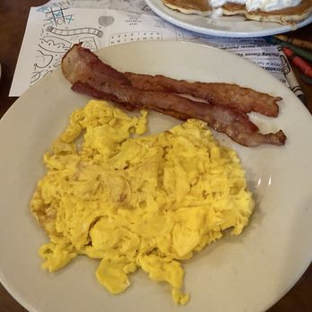 Cafetal - Eggs and bacon - Breakfast & Brunch Near Me - Battle Creek, Michigan