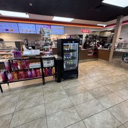 Dunkin' - Store