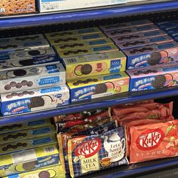 Armory Gas And Liquor - Import snacks