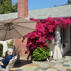 All About Seniors Assisted Living - Hanging out in the courtyard!