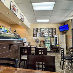 Sakai Sushi - Cozy dining