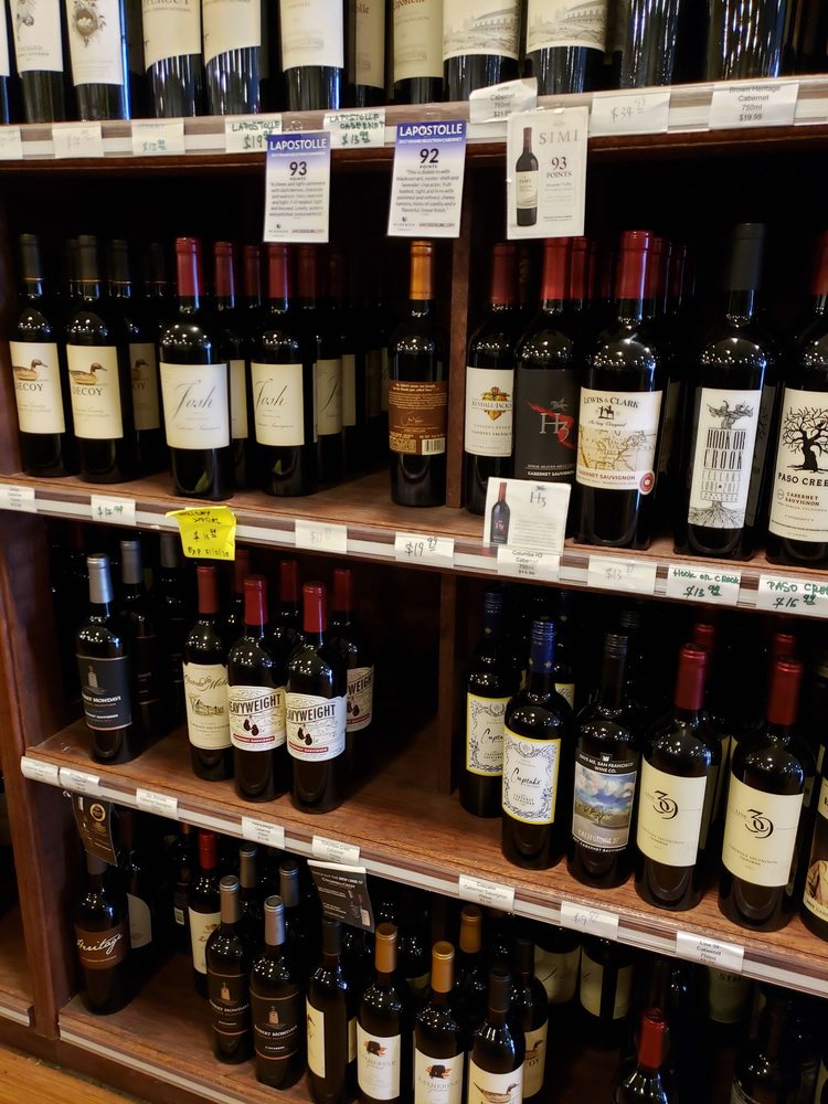 Smithtown Wines & Spirits Logo